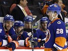 Marek idlický z NY Islanders slaví se spoluhrái trefu do sít New Jersey.