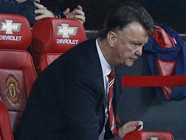 Louis van Gaal na lavice Manchesteru United bhem utkn proti Norwichi.