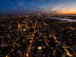 Pulsující msto pímo pod nohama. Vyhlídka ze známé Empire State Building...