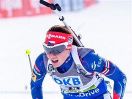 esk biatlonistka Veronika Vtkov v cli sprintu v Pokljuce.