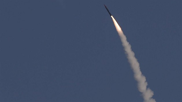 Izrael vyzkoušel zdokonalenou verzi obranné rakety Arrow (10. prosince 2015)