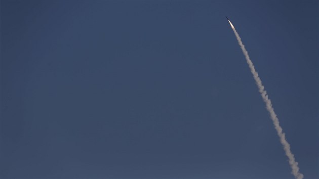 Izrael vyzkoušel zdokonalenou verzi obranné rakety Arrow (10. prosince 2015)