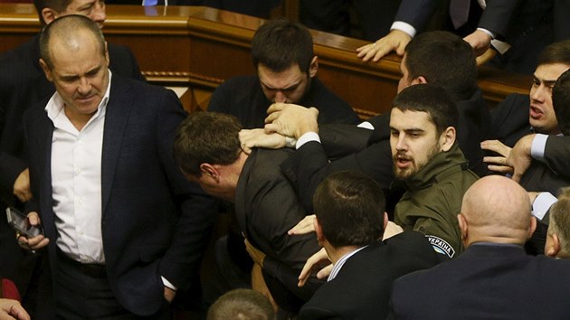 Rvaka v ukrajinskm parlamentu (11. prosince 2015)