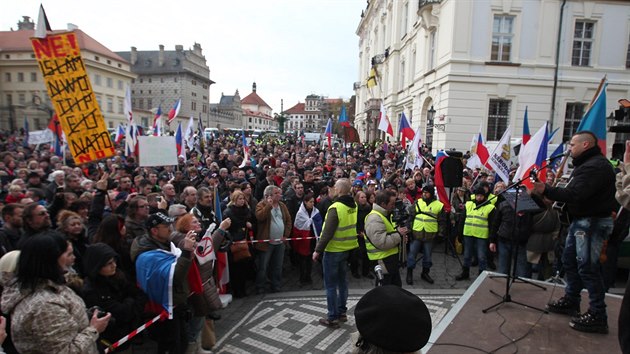 Na demonstraci vystoupil i zpvk s neonacistickou minulost Tom Ortel (12. prosince 2015)