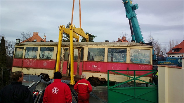 Pevoz historického tramvajového vleného vozu do vozovny Steovice.