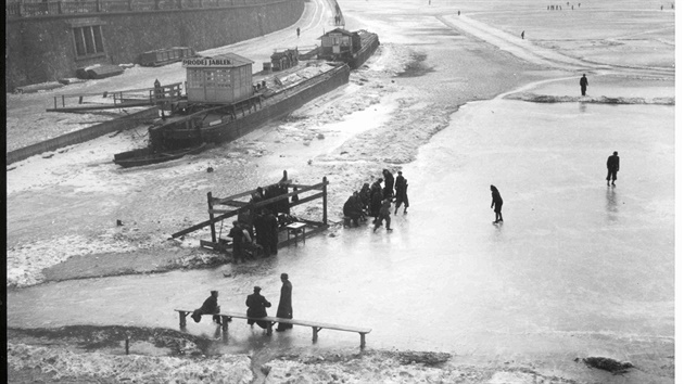 Kluzit u Dvoákova nábeí, 1939, foto Jan Novotný