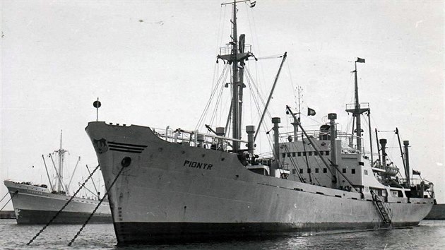 Historický snímek lodi Pionýr
