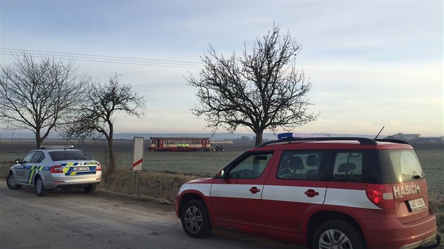 U Mstce Krlov na Nymbursku se srazil osobn vlak s autem (14.12.2015).
