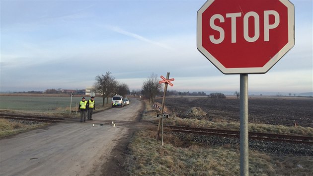 U Mstce Krlov na Nymbursku se srazil osobn vlak s autem (14.12.2015).