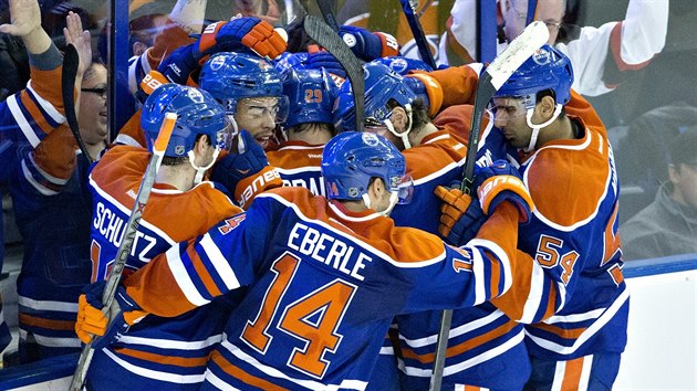 Hokejist Edmontonu slav vtznou trefu v duelu se San Jose.