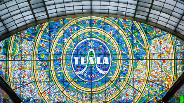 Pasáž Světozor v paláci Ligna. Pasáž má velmi zajímavý ochoz s krásnou reklamní mozaikou firmy Tesla od Františka Hudečka, kterou se do prostoru vlévá barevné světlo. 