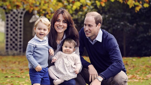 Princ William, jeho manelka Kate, princ George a princezna Charlotte na podzim 2015