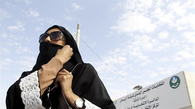 Mezi sedmi tisíci kandidáty v saudskoarabských regionálních volbách je i devět set žen. (12. prosince 2015)