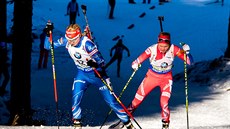 Eva Puskaríková (vepedu) maká na trati stíhacího závodu v Pokljuce.