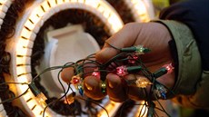 Nebezpe�ný váno�ní �et�z z tr�i�t� m��e ublí�it.