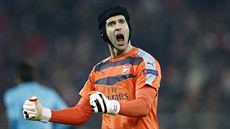 JSME TAM! Petr �ech slaví postup Arsenalu ze skupiny Ligy mistr�.