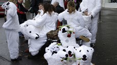 Protestující v centru Paíe odmítli poslední kompromisní návrh vznikající...