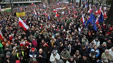 Na padesát tisíc lidí demonstrovalo ve Varav proti nové konzervativní vlád a...