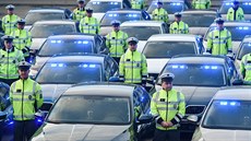 Policie převzala 14. prosince v Mladé Boleslavi od zástupců automobilky Škoda...