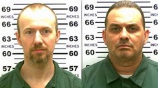 David Sweat (vlevo) a Richard Matt položili na kolena clintonskou věznici.