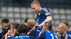 2,54 Stoper Uro� Radakovi� je v MF DNES nejlépe hodnoceným fotbalistou Olomouce s pr�m�rnou známkou 2,54. Nejlep�ím v lize je liberecký Josef �ural s 1,96. Redakto�i známkují hrá�e jako ve �kole od jedné do p�ti. 