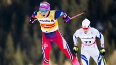 Therese Johaugová  uhání v závodu na 15 kilometr v Davosu.