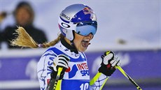 Lindsey Vonnová slaví triumf v obím slalomu v Aare.