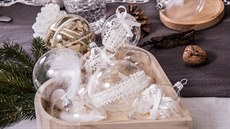 Pro kolekci 2015 pou�ili designé�i i krajku a pe�í�ka.