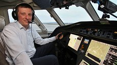 Testovací pilot Ivan Lacko získal pi nízkých prletech na ranvejí zkuenosti,...