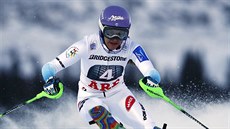 eská lyaka árka Strachová na trati slalomu v Aare.