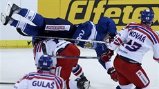 Český hokejista Jakub Jeřábek zastavuje finského soupeře Artturiho Lehkonena....