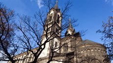 Jan Blský je podepsán pod karlínským kostelem sv. Cyrila a Metodje v Praze 8....