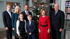 Norská královská rodina: král Harald V. a královna Sonja, korunní princ Haakon...