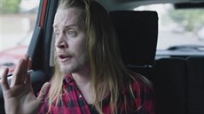 Traumatizovaný dosplý Kevin McCallister v podání Macaulaye Culkina v seriálu...