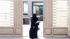 Mezi sedmi tisíci kandidáty v saudskoarabských regionálních volbách je i dev�t...