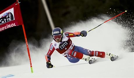 Americk sjezda Ted Ligety na trati v Alta Badii