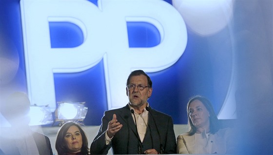 panlský premiér Manuel Rajoy ení po vítzství své strany v parlamentních...