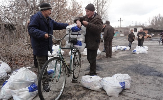 Distribuce potravinové pomoci v Mironovském (15. prosince 2015)