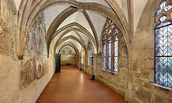 Arcidiecézní muzeum je propojené s kíovou chodbou a románským biskupským...