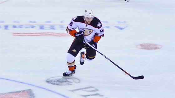 Sezonu začínal Jiří Sekáč v Anaheimu. Pak krátce pobyl v Chicagu a nyní hraje v Arizoně. Zůstane v NHL i po sezoně?