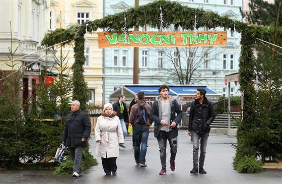 Vánoní trhy se v Karlových Varech letos konaly poprvé na prostranství ped...