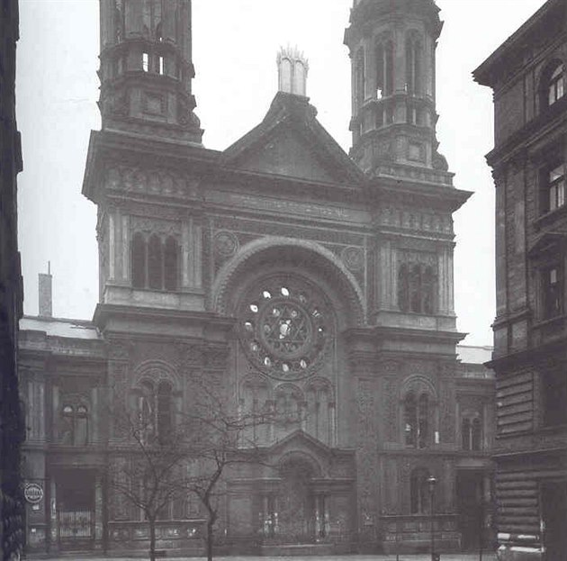 Vinohradská synagoga v Sázavské ulici.