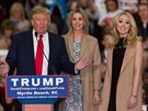 Donald Trump s dcerami Ivankou a Tiffany