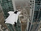 Italská wingsuiterka Roberta Mancino prolétla mezi dvma mrakodrapy v Panama...
