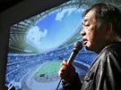 Architekt Kengo Kuma pedstavuje návrh na podobu olympijského stadionu pro hry...