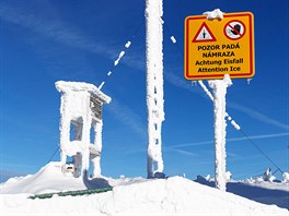 Klínovec za mrazivého dne. Vyuití barevných kontrast (v tomto pípad modré a...