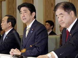 Japonský premiér inzó Abe pi jednání o podob olympijského stadionu pro hry v...