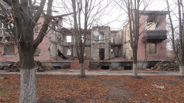 V Mironovském bylo při ostřelování z minulé zimy zničeno několik domů (15. prosince 2015)