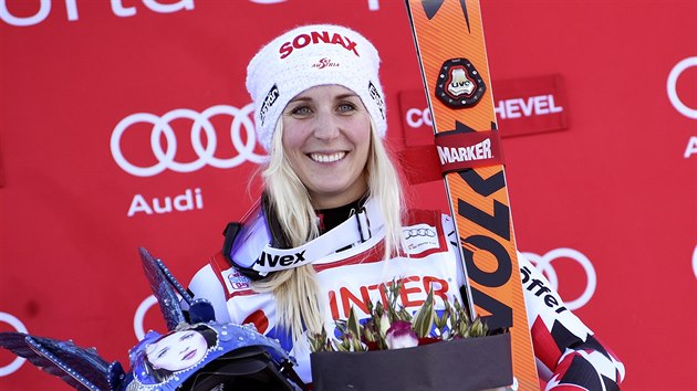 Usmvav Eva-Maria Bremov po vtzstv v obm slalomu ve francouzskm Courchevelu.