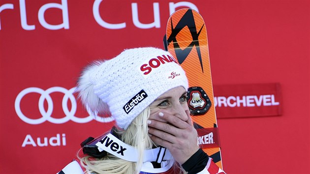 Usmvav Eva-Maria Bremov po vtzstv v obm slalomu ve francouzskm Courchevelu.